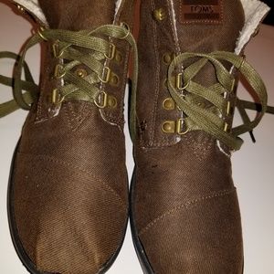 SOLD- Tom's ankle boots size 9.5